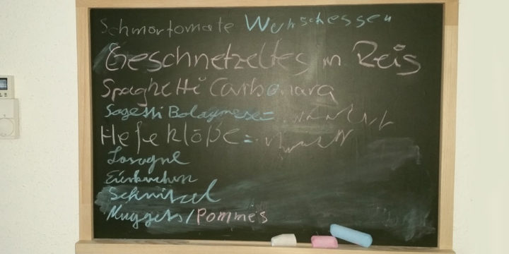Memoboard bauen – Bauanleitung mit Tafelfolie