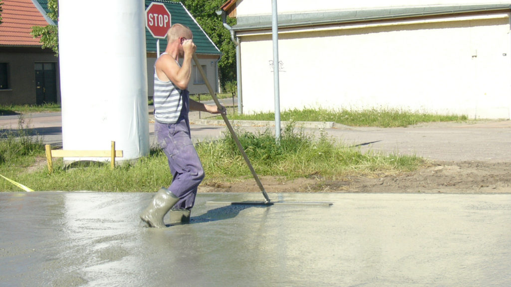 Pool bauen Bodenplatte