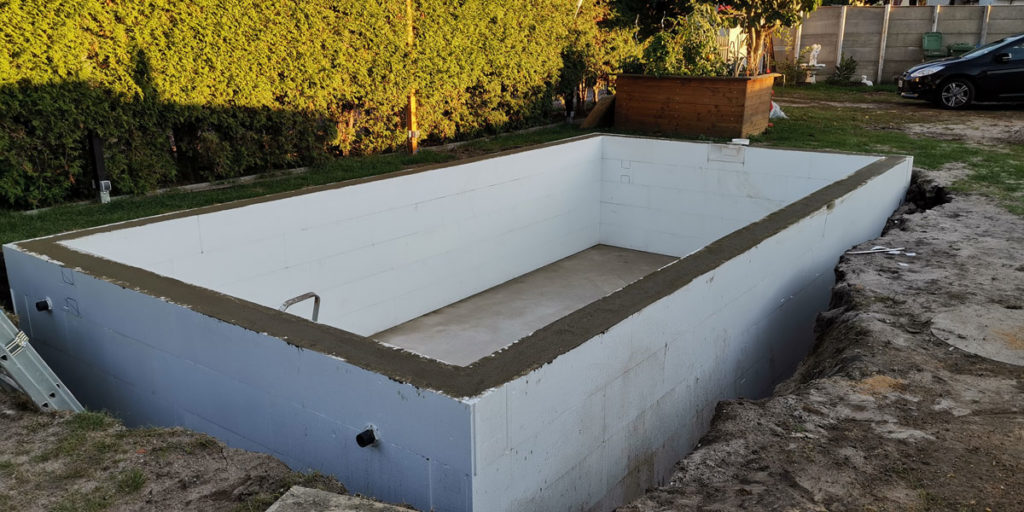 Styropor Pool selber bauen - Steine setzen